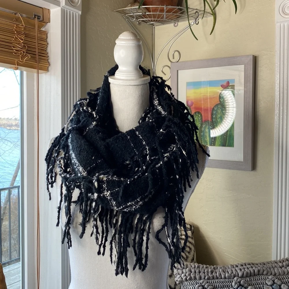 Boho Fringe infinity scarf - Picture 1 of 2